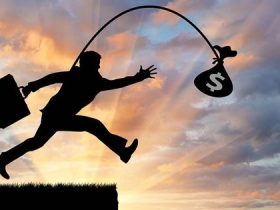 香港火灾中的奇迹：被困31楼的陈伯念“南无观世音菩萨”20小时奇迹生还！